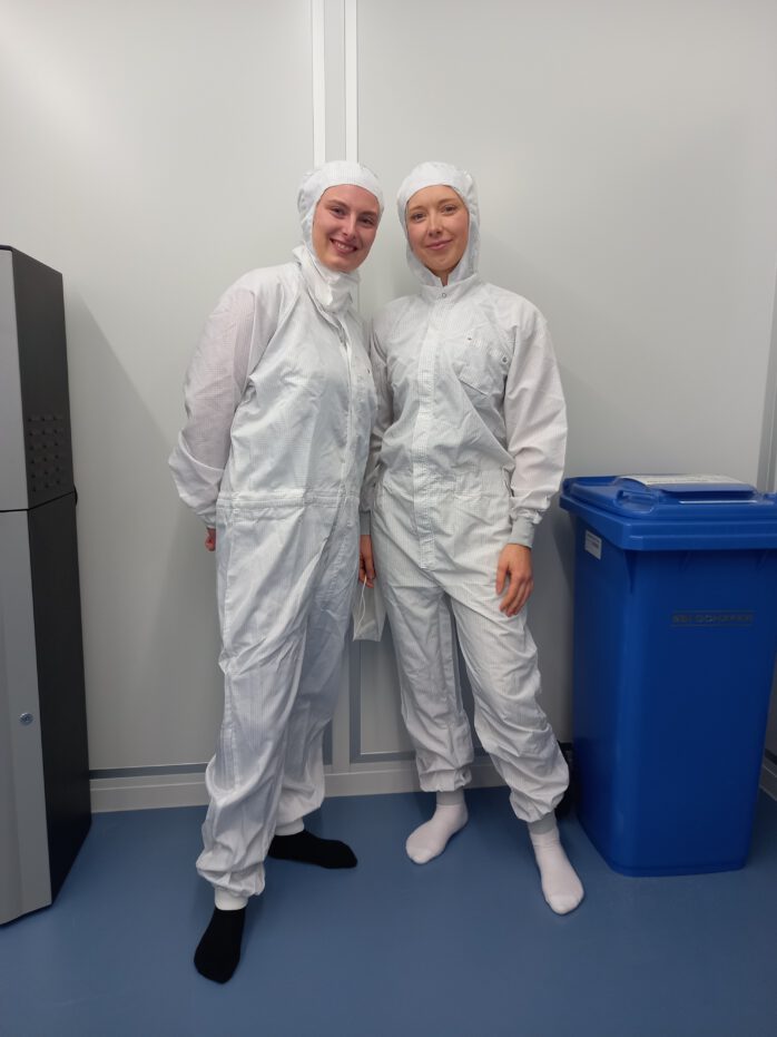 Die beiden angehenden Ingenieurinnen Carina Rakowski und Alischa Leona Förster entdeckten beim Fraunhofer-Wissenschaftscampus in Jena Karrierewege in der Forschung. Fotos: privat