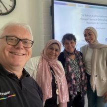 Von links nach rechts: Prof. Dr. Dieter Arendes (Prodekan der Fakultät für Wirtschaftswissenschaften), Prof. Dr. Noha El-Bassiouny (Prodekanin Wirtschaft GUC), Prof. Dr. Tatjana König (Studienleitung Marketing Science, htw saar), Donia Hisham Elnaggar (GUC). Foto: Dieter Arendes