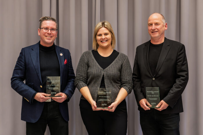 Auszeichnung für hervorragende Lehre: Beim Tag der innovativen Lehre wurden Prof. Dr. André Miede (Fakultät für Ingenieurwissenschaften), Lara Larissa Weitzel (Fakultät für Wirtschaftswissenschaften) und Prof. Heiko Lukas (Fakultät für Architektur und Bauingenieurwesen) mit dem studentischen Lehrpreis geehrt (v.l.). Die drei Preisträger überzeugten mit ihren praxisnahen, innovativen und interaktiven Lehrkonzepten.