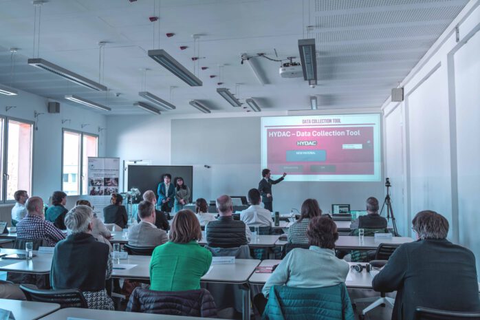 Zum Abschluss des Semesters präsentierten die internationalen Studierenden-Teams ihre Ergebnisse vor Vertreter*innen der Hochschule und den beteiligten Unternehmen.